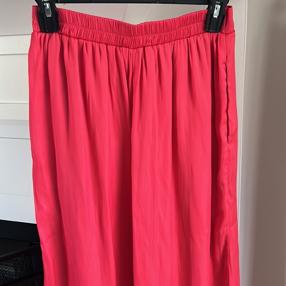 NWT Boutique Dark Pink Satin Wide Leg Pants, Size Small - Picture 3 of 3